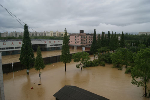 洪水吞噬，市戒毒所积极开展灾后重修