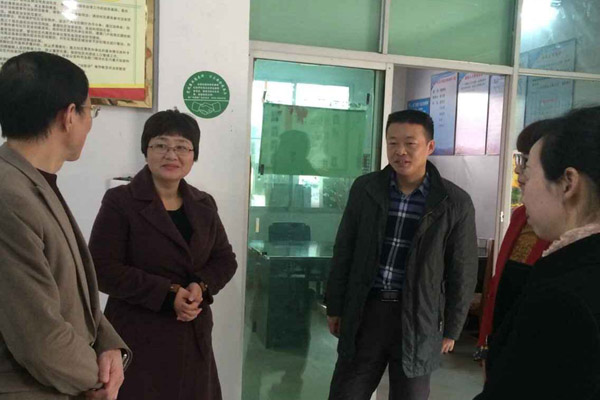 珠山区法院延长服务领域 帮扶挂点社区