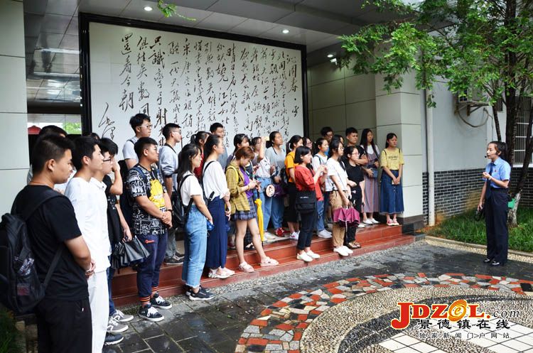 景德镇陶瓷大学学生到浮梁检察院参观交流