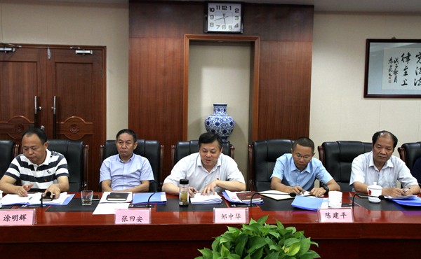 市中级法院党组召开“坚决全面彻底肃清苏荣案余毒，持续建设风清气正政治生态”专题民主生活会