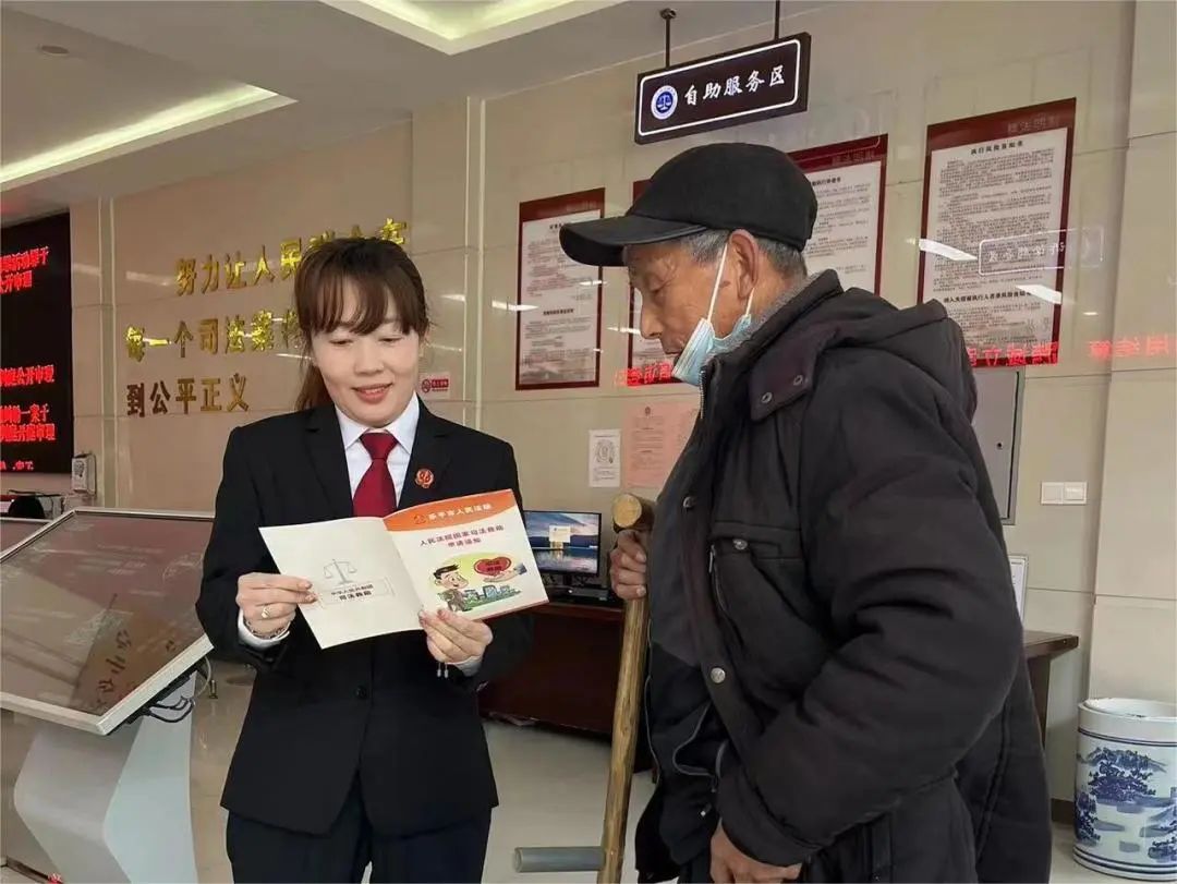 景德镇法院打造便民服务窗口 构建司法救助新模式