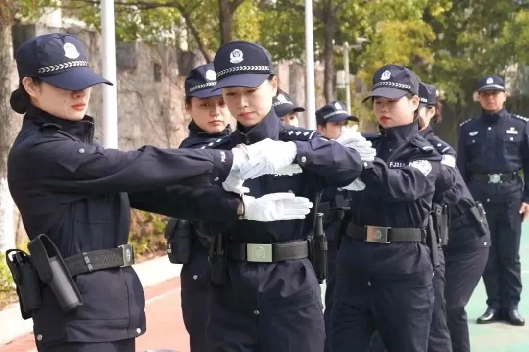 最美“警”色，在珠山法院绽放