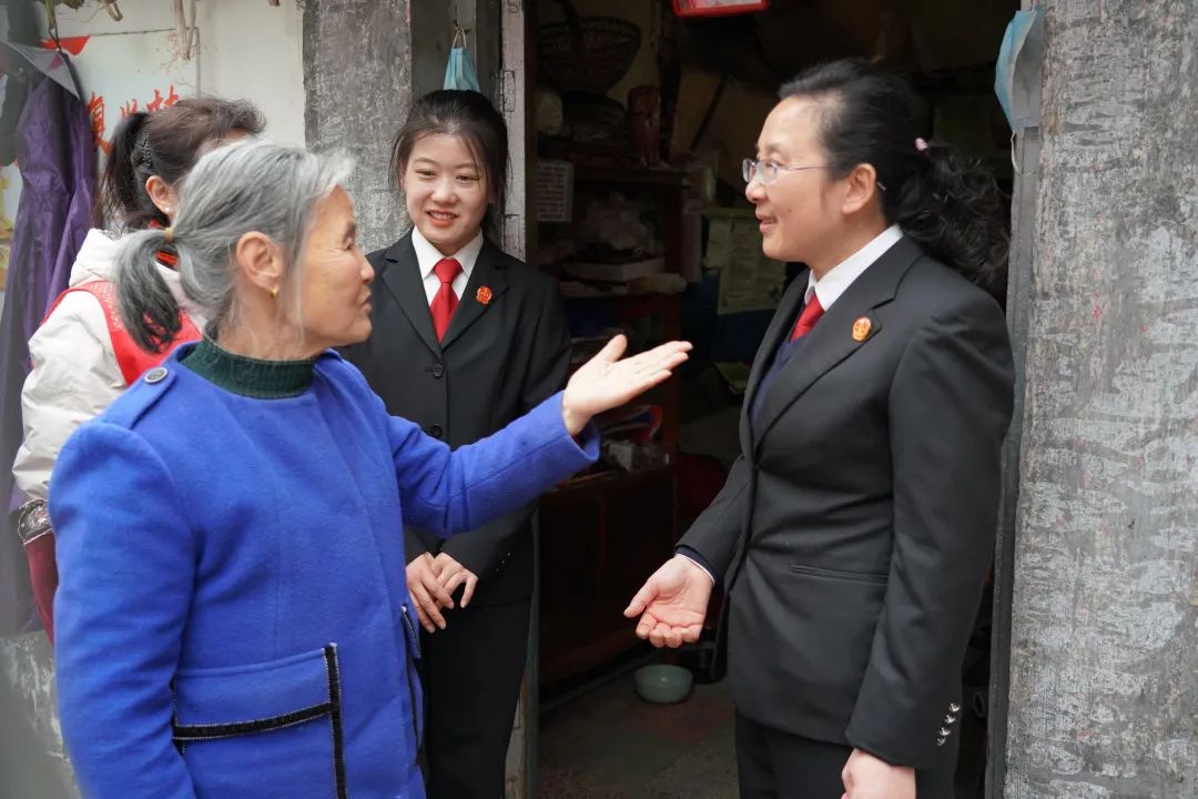 传承雷锋精神 弘扬榜样力量——珠山法院开展学雷锋主题党日活动
