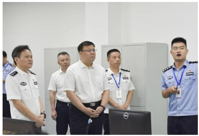 肖斐杰到市公安局调研