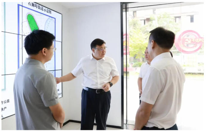 肖斐杰在珠山区调研